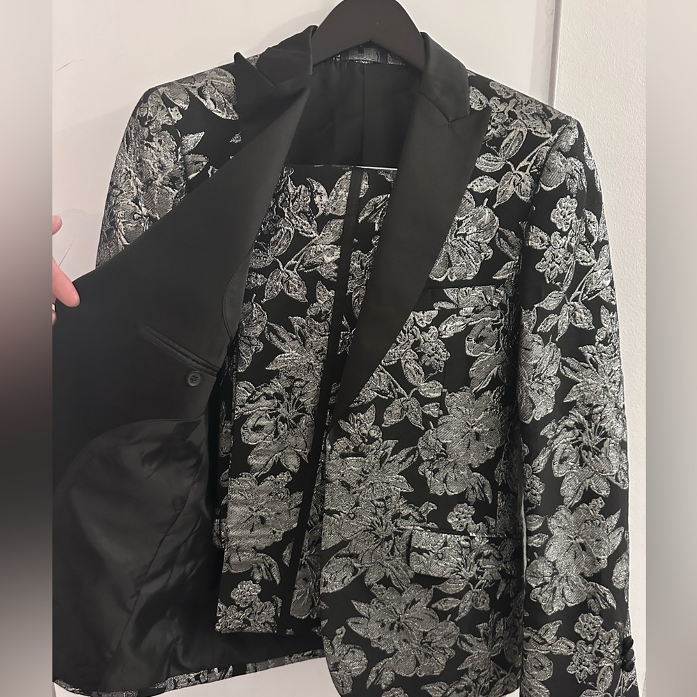 Black and Silver tuxedo with floral pattern 36R